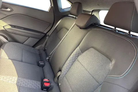 BD75XPW Renault Captur 1.8 E-Tech Full Hybrid 160 Evolution 5dr Auto Thumbnail #9