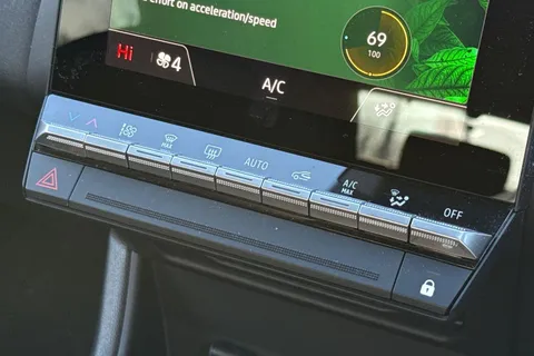 BD75XPW Renault Captur 1.8 E-Tech Full Hybrid 160 Evolution 5dr Auto Thumbnail #15