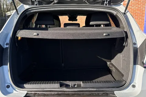 BD75XPW Renault Captur 1.8 E-Tech Full Hybrid 160 Evolution 5dr Auto Thumbnail #17