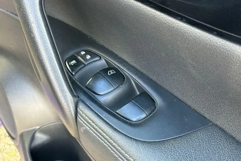 YK16BKB Nissan Qashqai 1.5 dCi Tekna 5dr Thumbnail #20