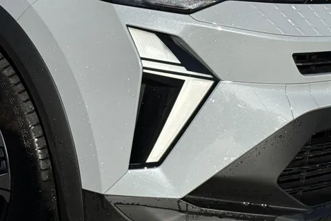 BD75XPW Renault Captur 1.8 E-Tech Full Hybrid 160 Evolution 5dr Auto Thumbnail #34