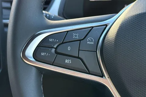 BD75XPW Renault Captur 1.8 E-Tech Full Hybrid 160 Evolution 5dr Auto Thumbnail #37