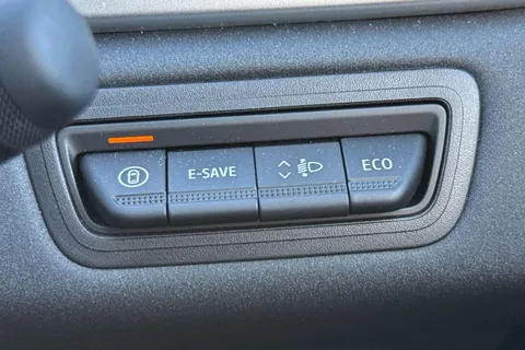 BD75XPW Renault Captur 1.8 E-Tech Full Hybrid 160 Evolution 5dr Auto Thumbnail #40