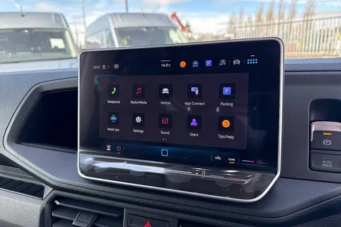 PK75UCV Volkswagen Crafter CR35 Panel van Commerce MWB 140 PS 2.0 TDI 6sp Manual FWD Thumbnail #11