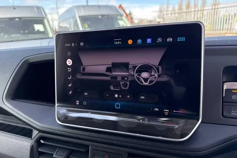 PK75UCV Volkswagen Crafter CR35 Panel van Commerce MWB 140 PS 2.0 TDI 6sp Manual FWD Thumbnail #18