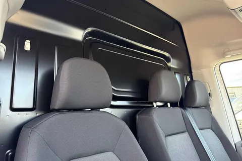 PK75UCV Volkswagen Crafter CR35 Panel van Commerce MWB 140 PS 2.0 TDI 6sp Manual FWD Thumbnail #20