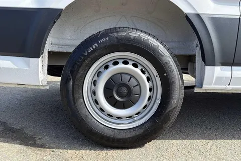 PK75UCV Volkswagen Crafter CR35 Panel van Commerce MWB 140 PS 2.0 TDI 6sp Manual FWD Thumbnail #21