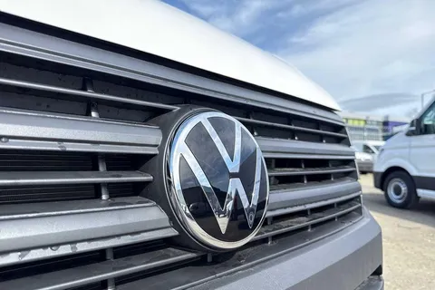 PK75UCV Volkswagen Crafter CR35 Panel van Commerce MWB 140 PS 2.0 TDI 6sp Manual FWD Thumbnail #25