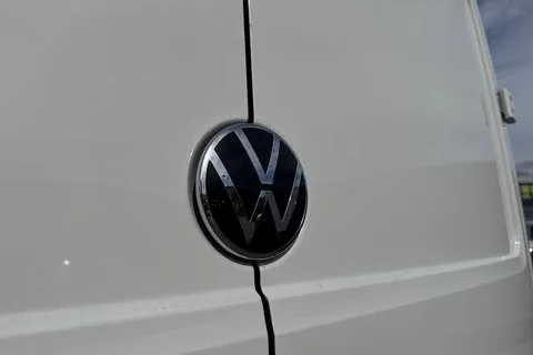 PK75UCV Volkswagen Crafter CR35 Panel van Commerce MWB 140 PS 2.0 TDI 6sp Manual FWD Thumbnail #28