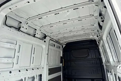 PK75UCV Volkswagen Crafter CR35 Panel van Commerce MWB 140 PS 2.0 TDI 6sp Manual FWD Thumbnail #30