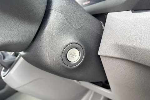 PK75UCV Volkswagen Crafter CR35 Panel van Commerce MWB 140 PS 2.0 TDI 6sp Manual FWD Thumbnail #35