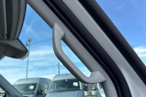 PK75UCV Volkswagen Crafter CR35 Panel van Commerce MWB 140 PS 2.0 TDI 6sp Manual FWD Thumbnail #37