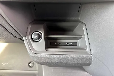 PK75UCV Volkswagen Crafter CR35 Panel van Commerce MWB 140 PS 2.0 TDI 6sp Manual FWD Thumbnail #38