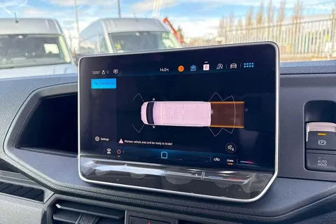 PK75UCV Volkswagen Crafter CR35 Panel van Commerce MWB 140 PS 2.0 TDI 6sp Manual FWD Thumbnail #47