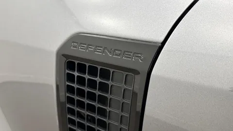 KT73EHR Land Rover Defender 110 3.0 D300 X-Dynamic SE 5dr Thumbnail #20