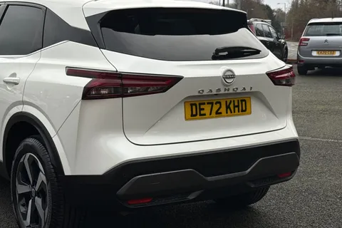 DE72KHD Nissan Qashqai 1.3 DIG-T MHEV N-Connecta Euro 6 (s/s) 5dr Thumbnail #8