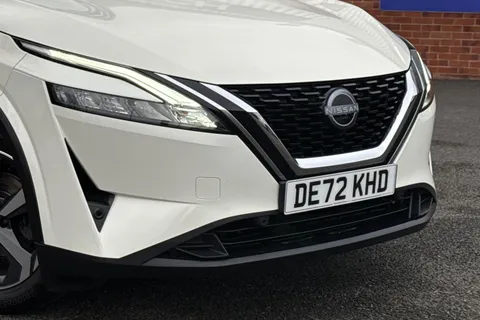 DE72KHD Nissan Qashqai 1.3 DIG-T MHEV N-Connecta Euro 6 (s/s) 5dr Thumbnail #9