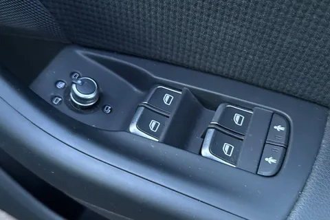 KX18KYA Audi Q3 1.4T FSI S Line Edition 5dr Thumbnail #33