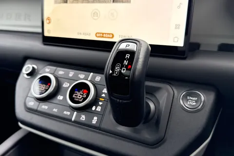 KM74EAK Land Rover Defender 110 2.0 P400e X-Dynamic HSE 5dr Thumbnail #15