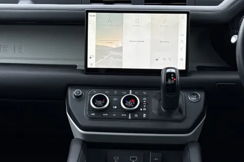 KM74EAK Land Rover Defender 110 2.0 P400e X-Dynamic HSE 5dr Thumbnail #16