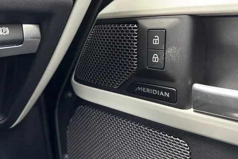 KM74EAK Land Rover Defender 110 2.0 P400e X-Dynamic HSE 5dr Thumbnail #26