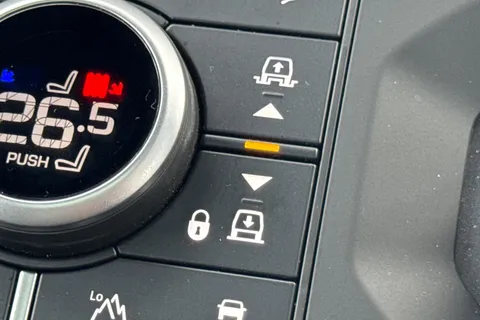 KM74EAK Land Rover Defender 110 2.0 P400e X-Dynamic HSE 5dr Thumbnail #47