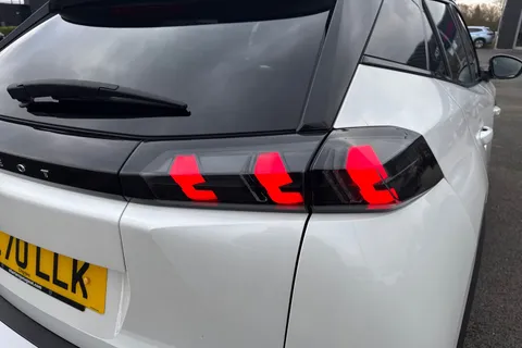 BL70LLK PEUGEOT 2008 1.2 PureTech GT Line EAT Euro 6 (s/s) 5dr Thumbnail #9