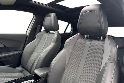 BL70LLK PEUGEOT 2008 1.2 PureTech GT Line EAT Euro 6 (s/s) 5dr Thumbnail #17