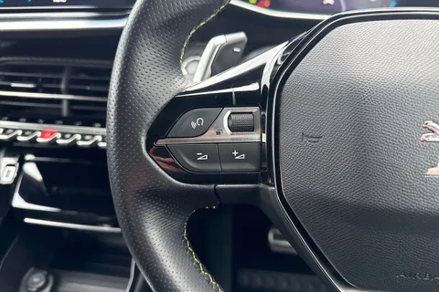 BL70LLK PEUGEOT 2008 1.2 PureTech GT Line EAT Euro 6 (s/s) 5dr Thumbnail #42