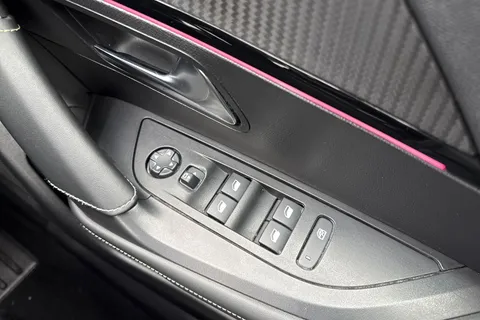BL70LLK PEUGEOT 2008 1.2 PureTech GT Line EAT Euro 6 (s/s) 5dr Thumbnail #46