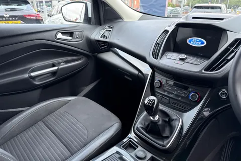 WP69ETU Ford Kuga 2.0 TDCi EcoBlue Titanium Edition Euro 6 (s/s) 5dr Thumbnail #21