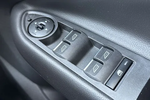 WP69ETU Ford Kuga 2.0 TDCi EcoBlue Titanium Edition Euro 6 (s/s) 5dr Thumbnail #36