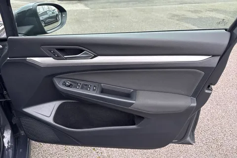 WP71RHX Volkswagen Golf 2.0 TDI Life Euro 6 (s/s) 5dr Thumbnail #19