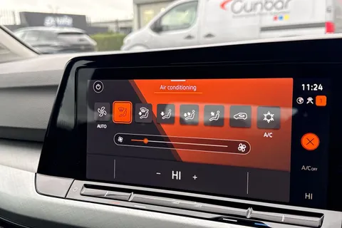 WP71RHX Volkswagen Golf 2.0 TDI Life Euro 6 (s/s) 5dr Thumbnail #20