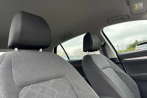 WP71RHX Volkswagen Golf 2.0 TDI Life Euro 6 (s/s) 5dr Thumbnail #22