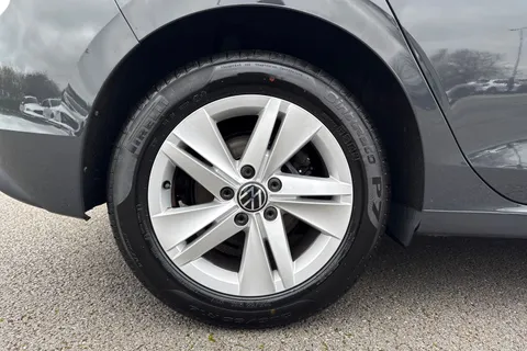 WP71RHX Volkswagen Golf 2.0 TDI Life Euro 6 (s/s) 5dr Thumbnail #23