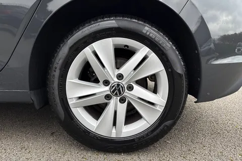 WP71RHX Volkswagen Golf 2.0 TDI Life Euro 6 (s/s) 5dr Thumbnail #25