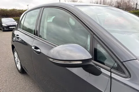 WP71RHX Volkswagen Golf 2.0 TDI Life Euro 6 (s/s) 5dr Thumbnail #29