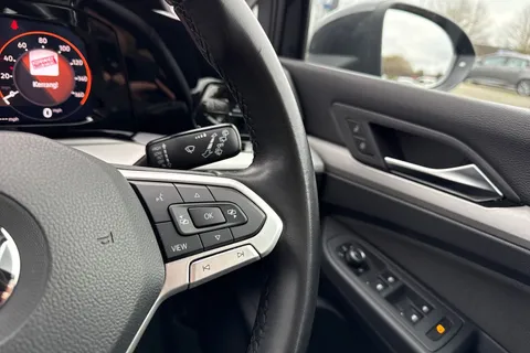 WP71RHX Volkswagen Golf 2.0 TDI Life Euro 6 (s/s) 5dr Thumbnail #38