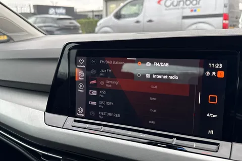 WP71RHX Volkswagen Golf 2.0 TDI Life Euro 6 (s/s) 5dr Thumbnail #43