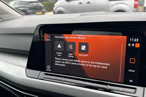 WP71RHX Volkswagen Golf 2.0 TDI Life Euro 6 (s/s) 5dr Thumbnail #47