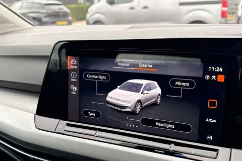 WP71RHX Volkswagen Golf 2.0 TDI Life Euro 6 (s/s) 5dr Thumbnail #48