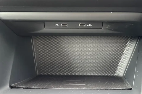 WP71RHX Volkswagen Golf 2.0 TDI Life Euro 6 (s/s) 5dr Thumbnail #50