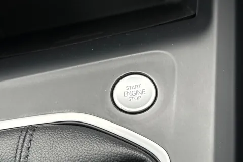 WP71RHX Volkswagen Golf 2.0 TDI Life Euro 6 (s/s) 5dr Thumbnail #51