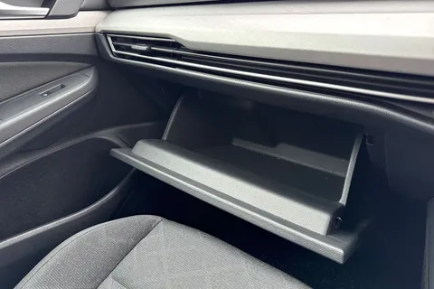 WP71RHX Volkswagen Golf 2.0 TDI Life Euro 6 (s/s) 5dr Thumbnail #59