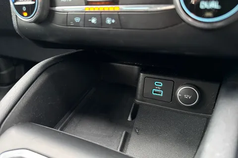 MM70SKK Ford Kuga 1.5T EcoBoost Titanium First Edition Euro 6 (s/s) 5dr Thumbnail #38