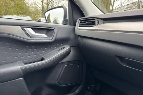 MM70SKK Ford Kuga 1.5T EcoBoost Titanium First Edition Euro 6 (s/s) 5dr Thumbnail #43