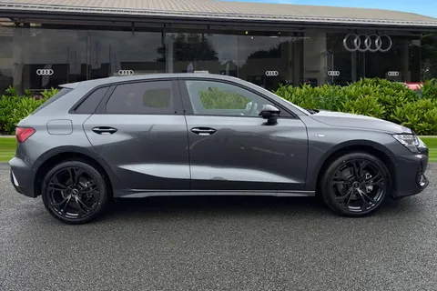 LR75CYH Audi A3 Black Edition 40 TFSI e  204 PS S tronic Thumbnail #4