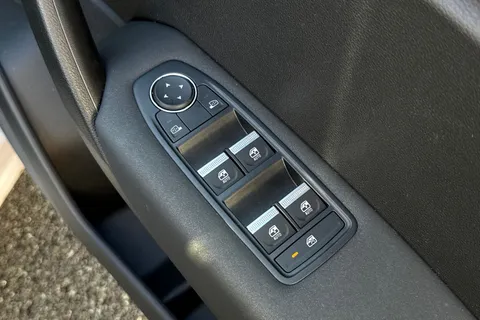 BD75XPW Renault Captur 1.8 E-Tech Full Hybrid 160 Evolution 5dr Auto Thumbnail #24