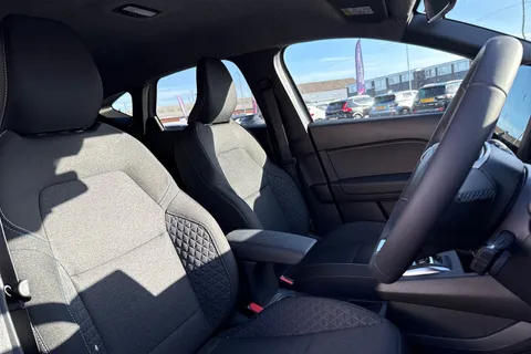 BD75XPW Renault Captur 1.8 E-Tech Full Hybrid 160 Evolution 5dr Auto Thumbnail #25